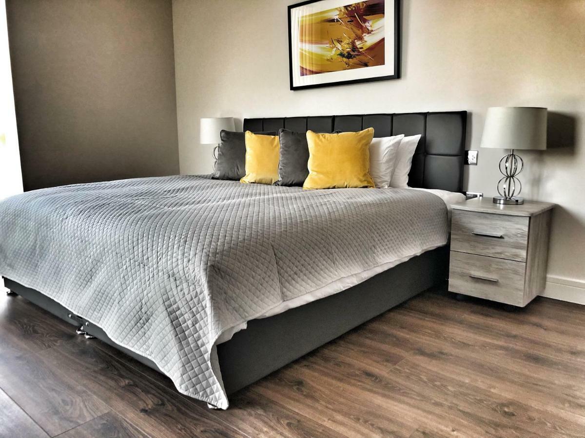 Luxury 2 Bed 2 Bath Apartment 18 Mins From Central London - Sleeps 6 Watford  Esterno foto