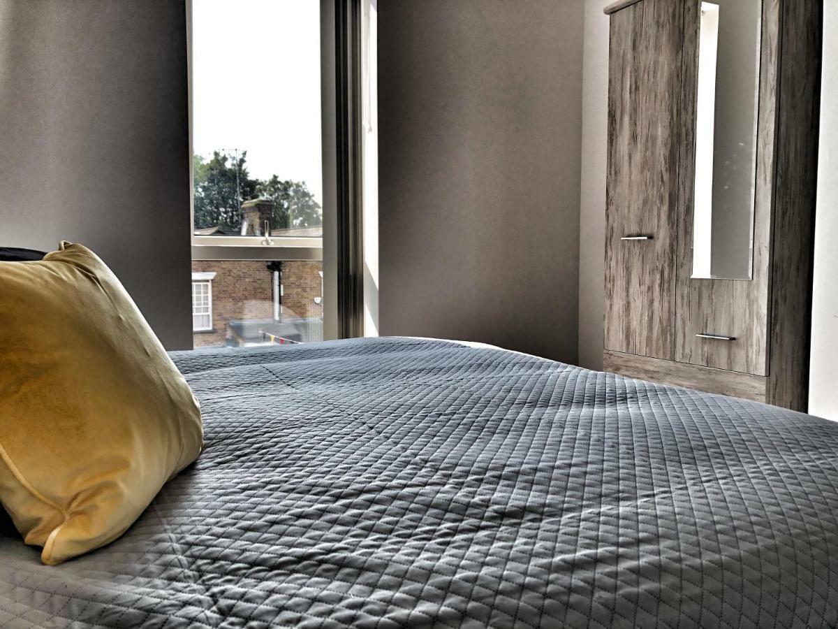 Luxury 2 Bed 2 Bath Apartment 18 Mins From Central London - Sleeps 6 Watford  Esterno foto