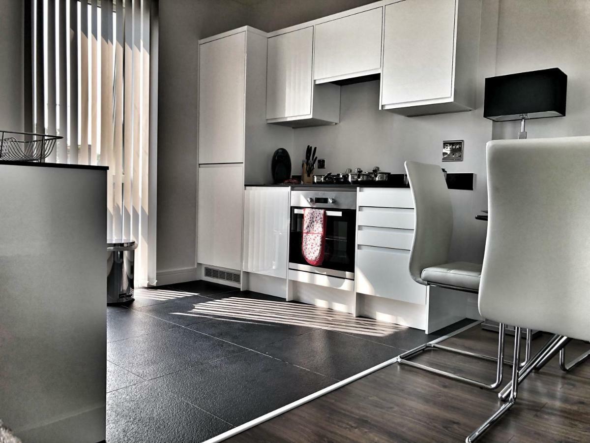 Luxury 2 Bed 2 Bath Apartment 18 Mins From Central London - Sleeps 6 Watford  Esterno foto