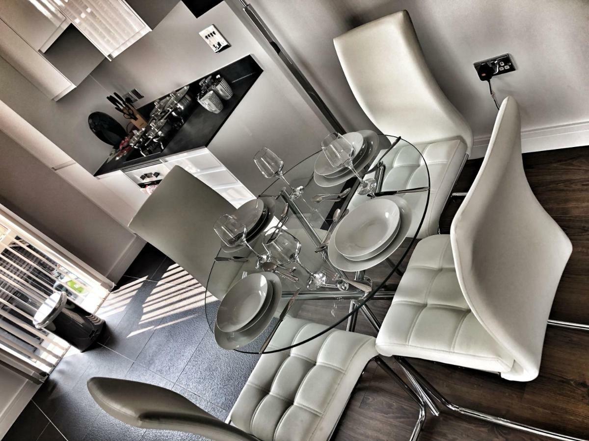 Luxury 2 Bed 2 Bath Apartment 18 Mins From Central London - Sleeps 6 Watford  Esterno foto